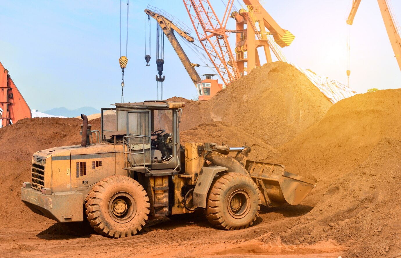 close-up-construction-site-excavator_1112-1223