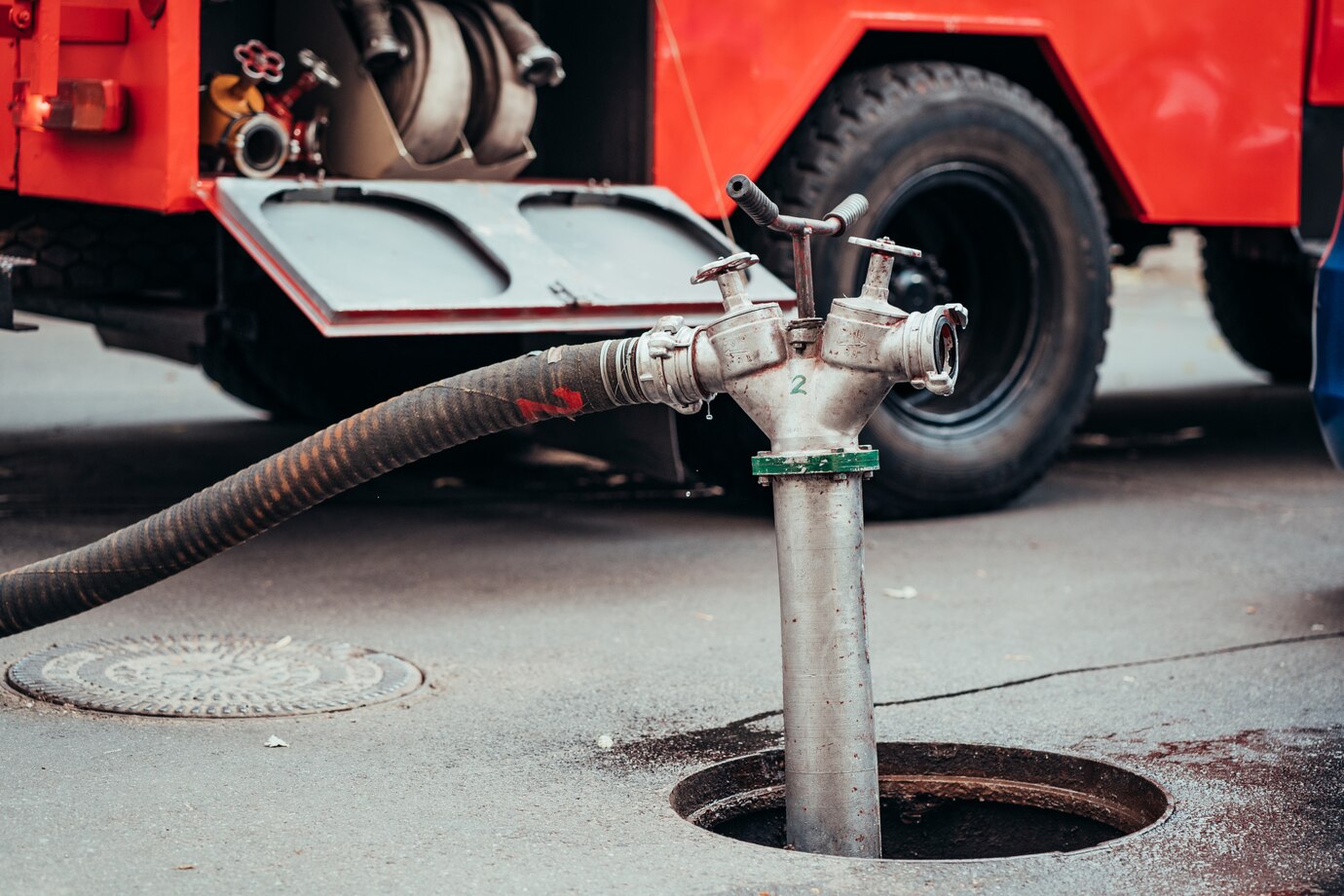 fire-hydrant-use-structure-fire_1153-4467
